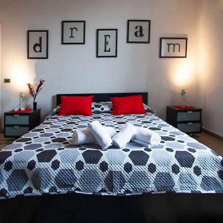 Apartamento Red House Ostiense Historic Building Roma Exterior foto